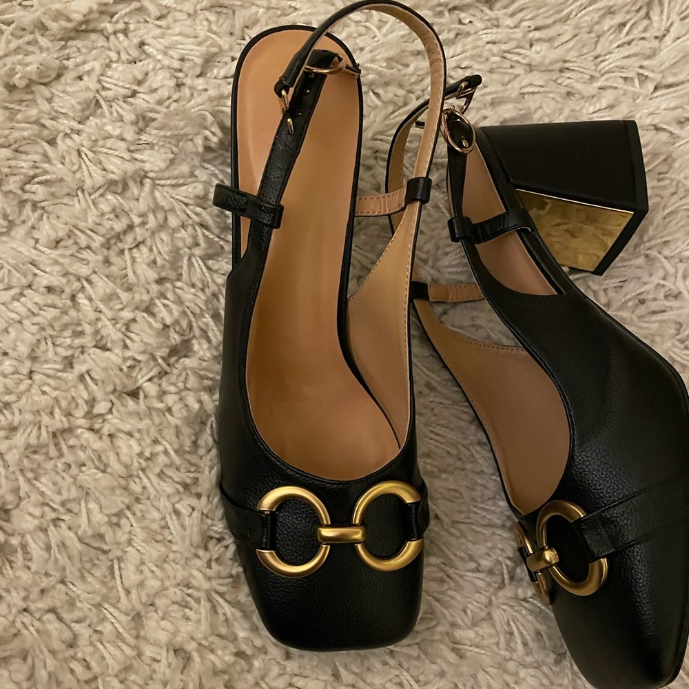 Square-toe slingbacks